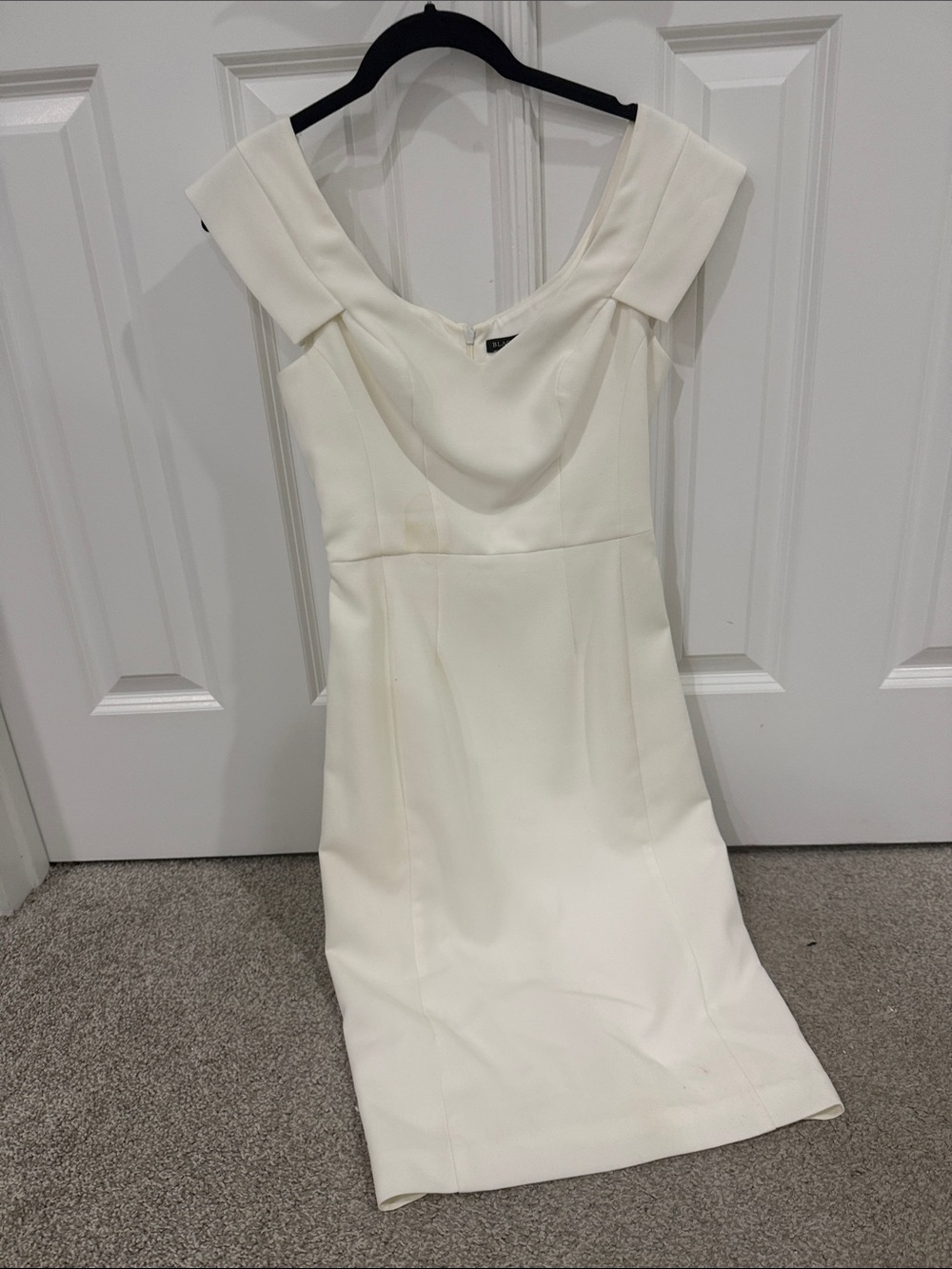 Black Halo- Elegant Off-White Cap-Sleeve Sheath Dress- Size 2